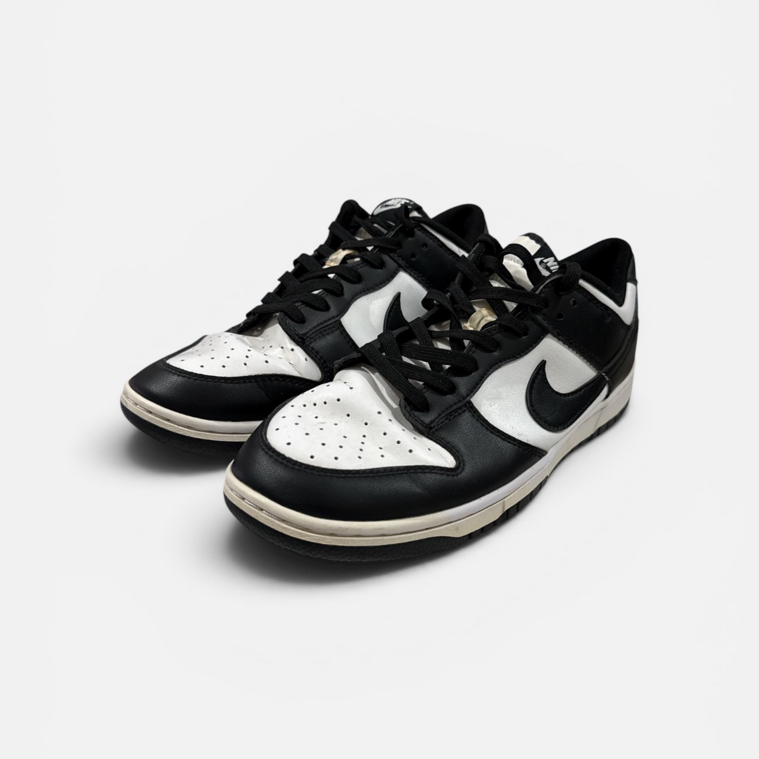 Nike Dunk Low “Panda” / Pre-Owned
